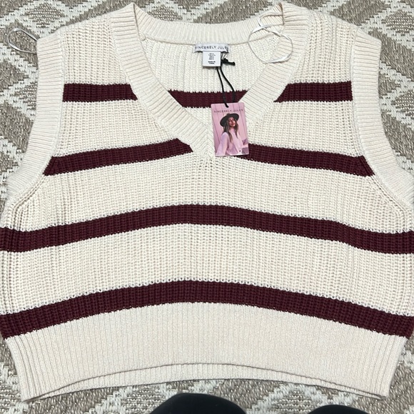 Sincerly Jules Sweaters - Sincerely Jules Cream and Maroon Striped Sweater Vest Size Large